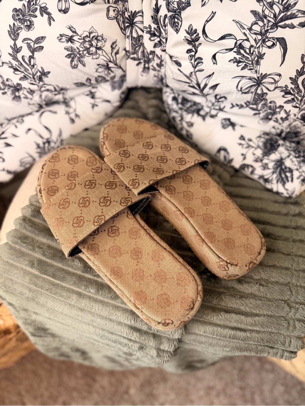 Women’s Size 9 Tan Monogram Platform Slide Sandals